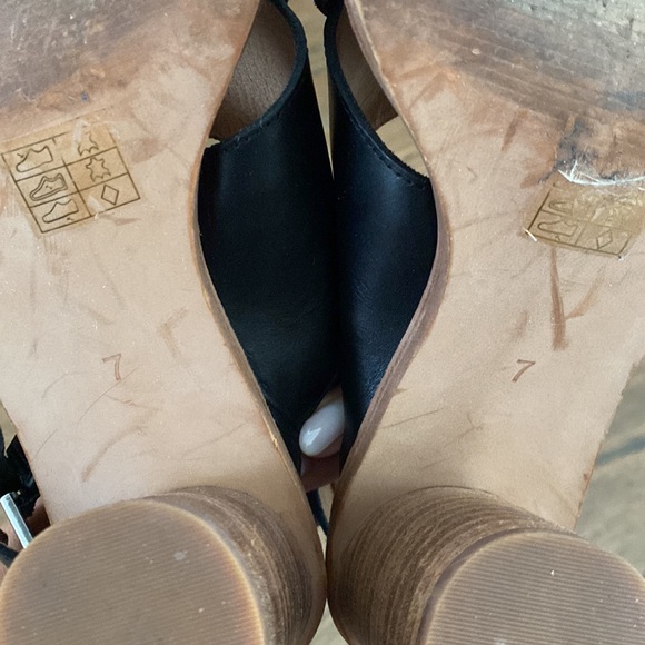 Madewell The Ruthie Crisscross Sandal in Leather. Size 7. - Picture 6 of 6